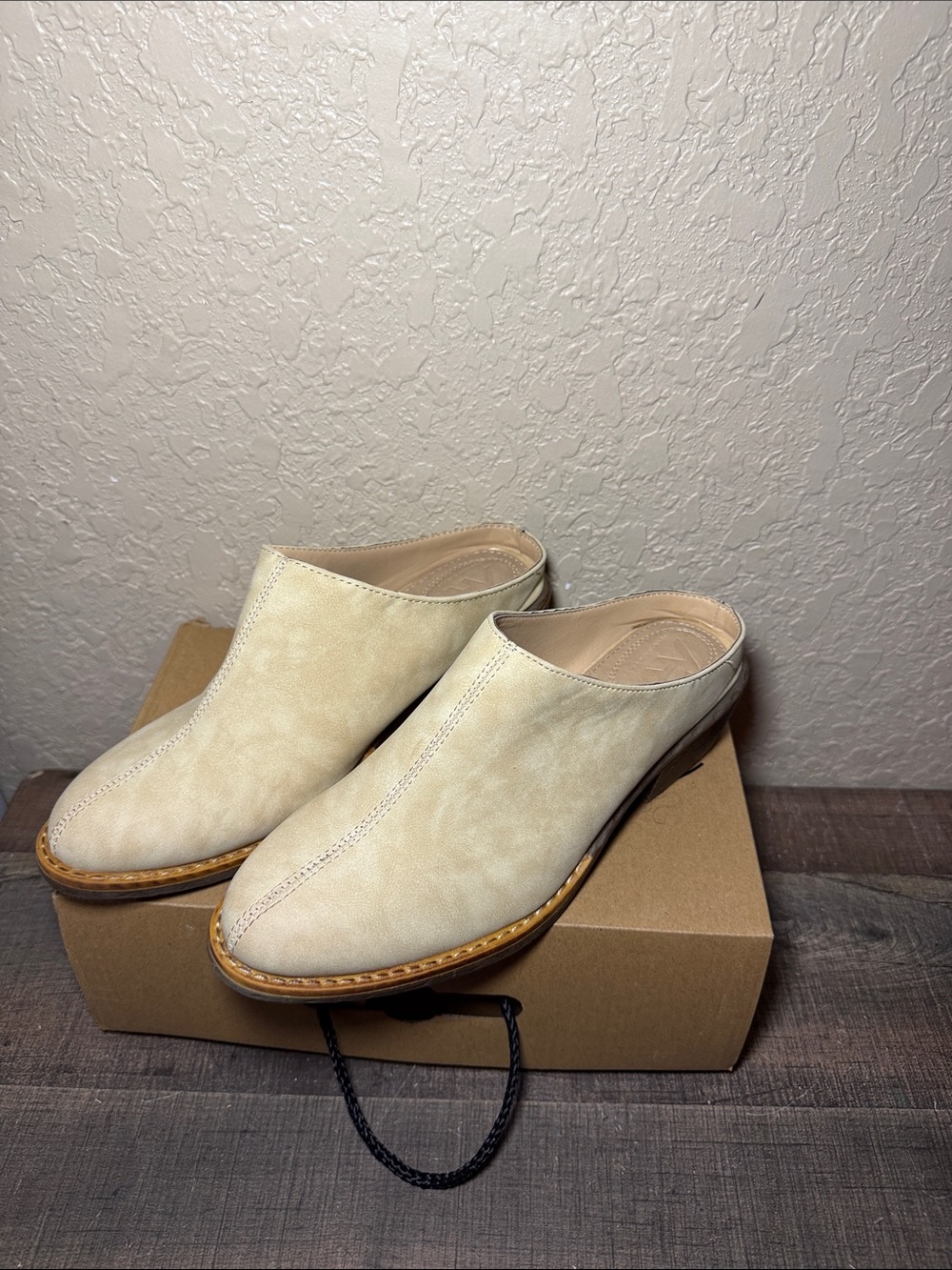 American Rag Segovia Mule Clogs Women's Size 9 LIKE NEW Milk Beige